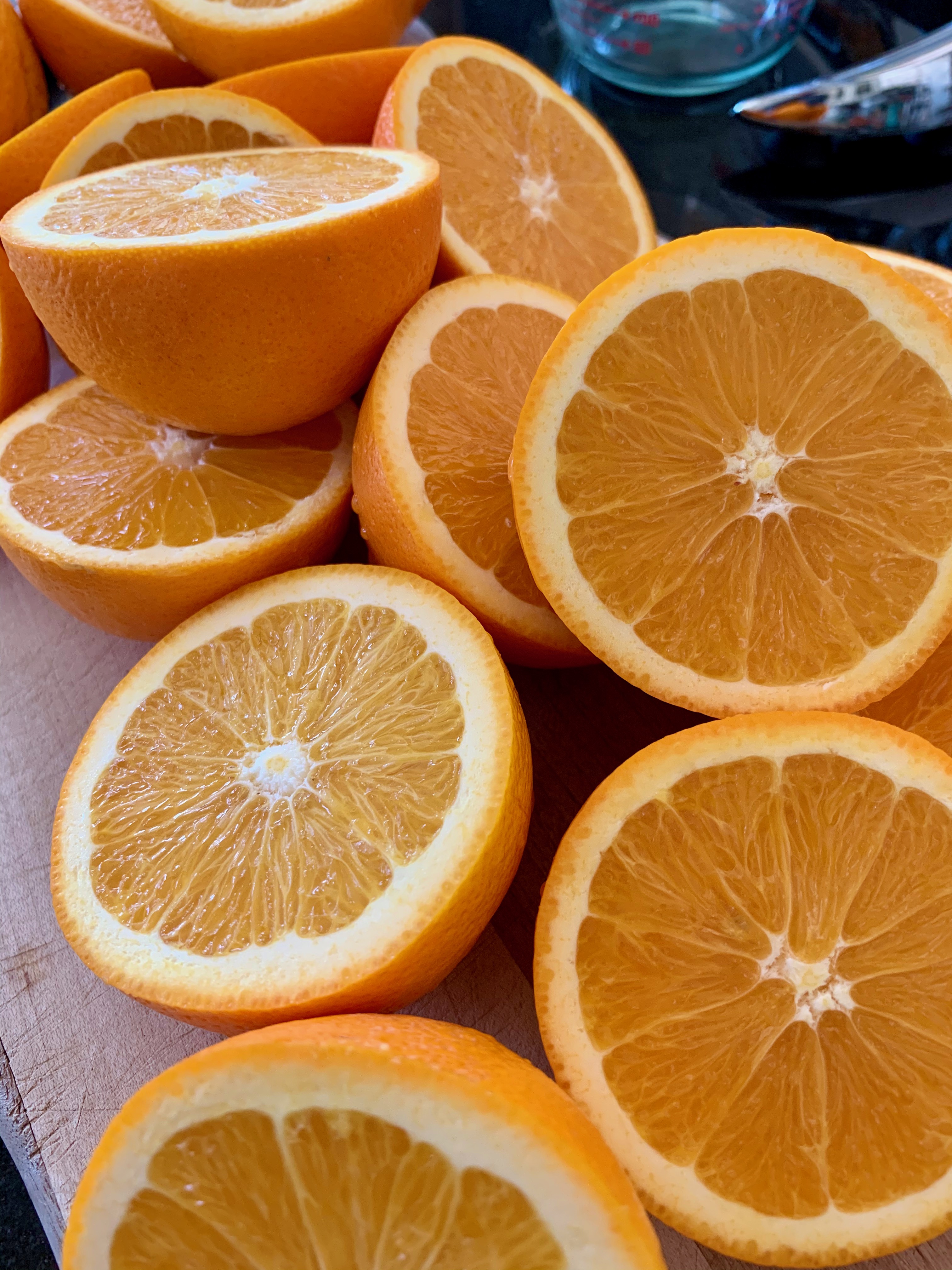 Fresh sliced oranges ready for cold pressing